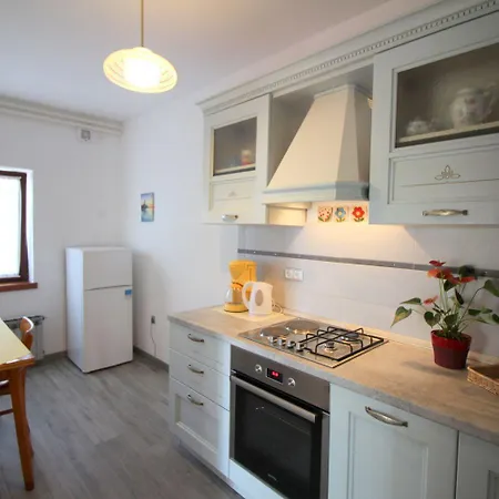 Helles Mit Privater Terrasse, Alles Zu Fuss Erreichbar Apartman