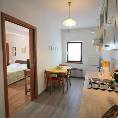 Helles Mit Privater Terrasse, Alles Zu Fuss Erreichbar * פורץ