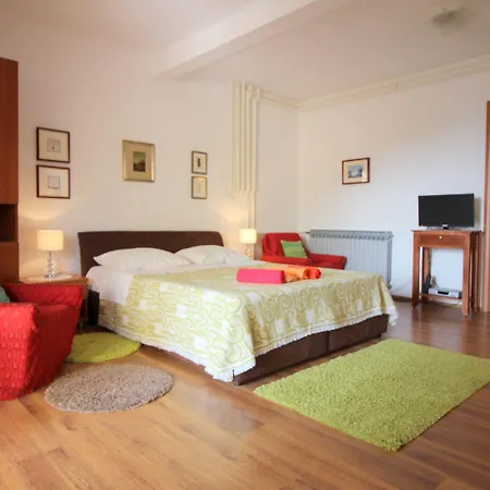 Apartman Helles Mit Privater Terrasse, Alles Zu Fuss Erreichbar *