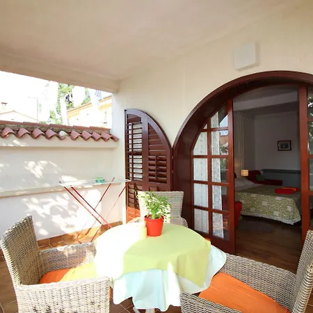Apartman Helles Mit Privater Terrasse, Alles Zu Fuss Erreichbar Poreč