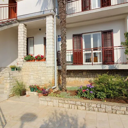 Apartman Helles Mit Privater Terrasse, Alles Zu Fuss Erreichbar Poreč